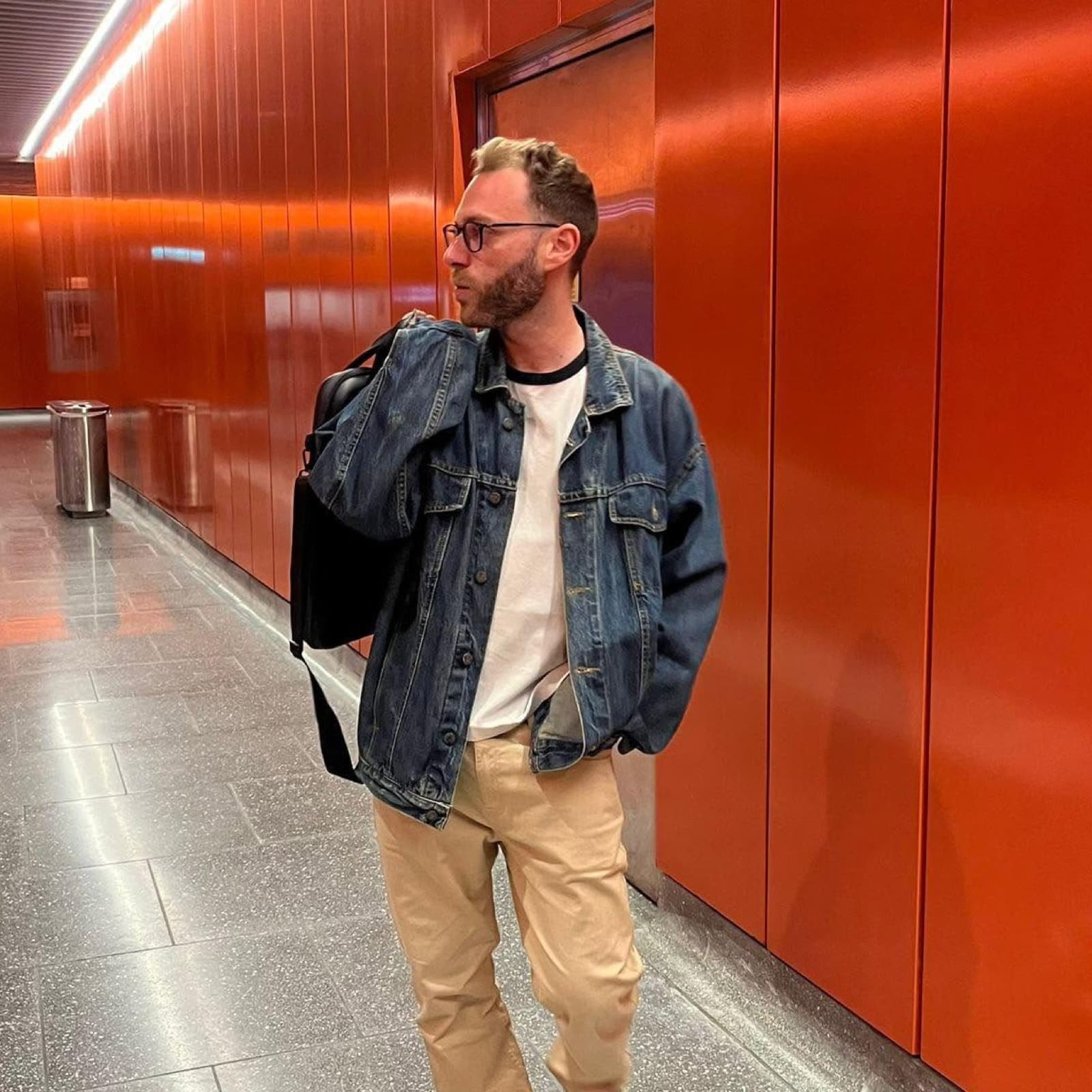 Sarel Kaminsky standing in an orange-paneled hallway